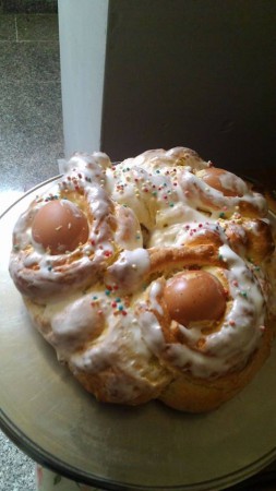 questa è la cosiddetta "cucchiata" calabrese, dolce tipico di pasqua fatto con pasta frolla e glassa reale.